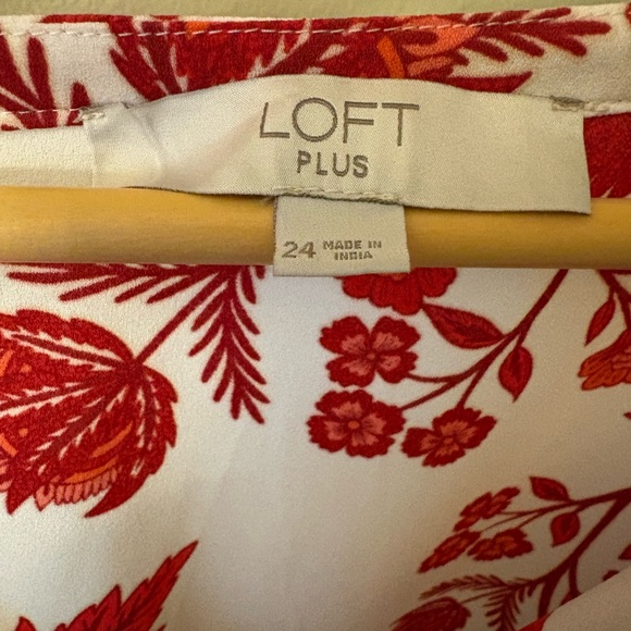 LOFT Plus red and white floral blouse in size 24. - Picture 3 of 5